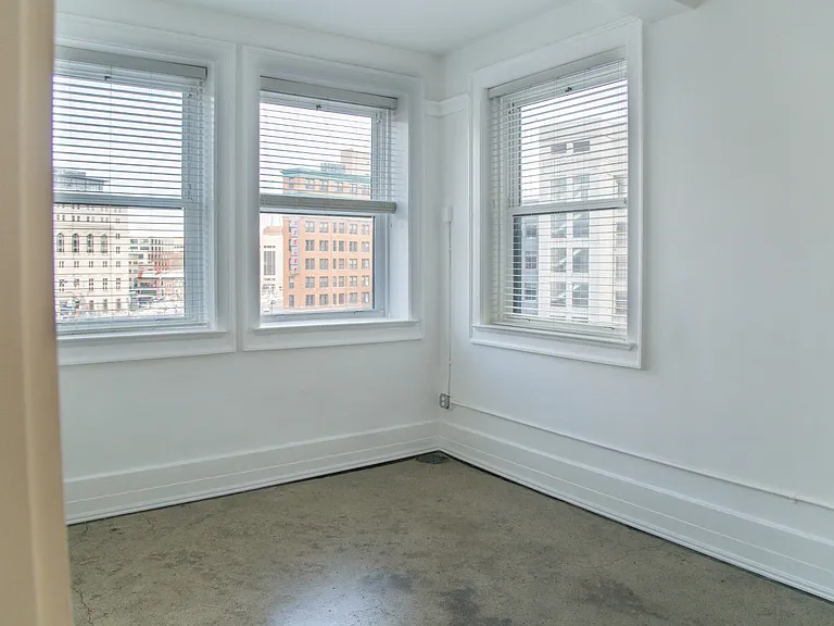 1525 Broadway — Photo 18