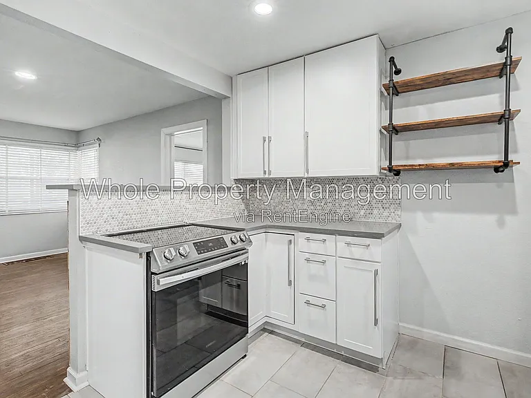 2991 Hudson St — Photo 8