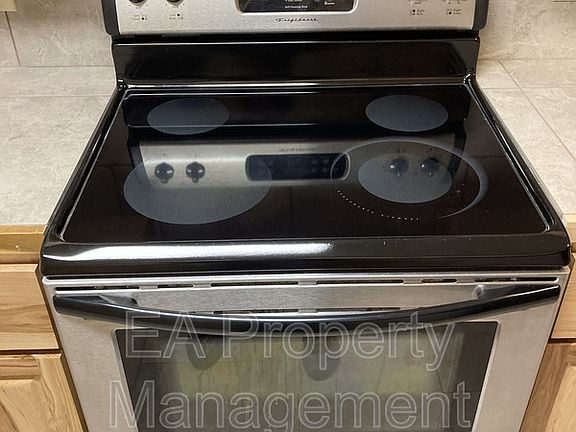4th image of 421 Alcazar St SE #10