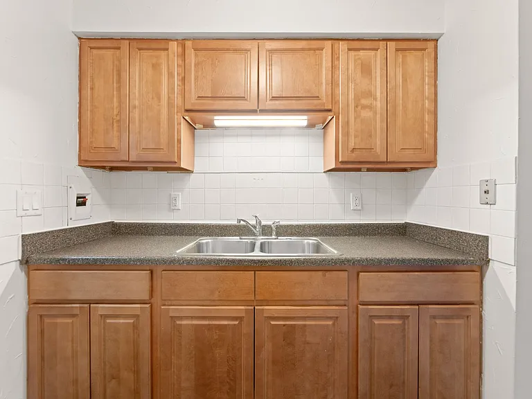 The Hillcrest Apartments — Photo 28