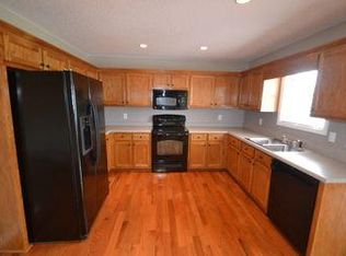 28 Hedgerow Ct, Cartersville, GA 30120