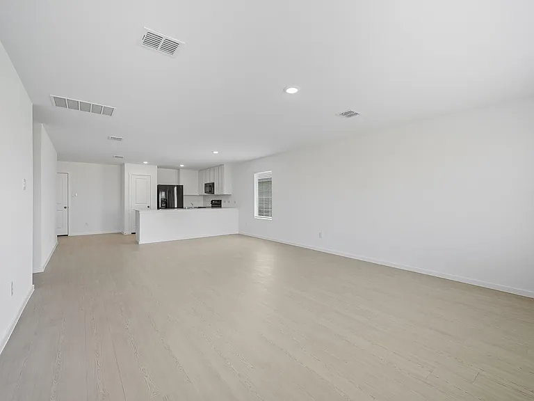 638 Montclaire Ave — Photo 10