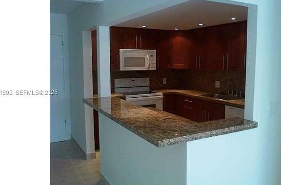 3rd image of 150 SE 25th Rd APT 8L