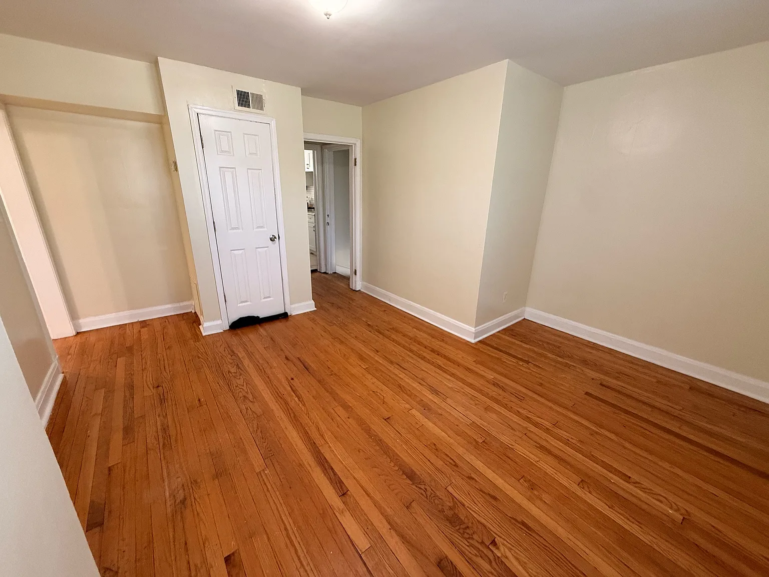 4333 Hamilton Ave - 2 — Photo 2