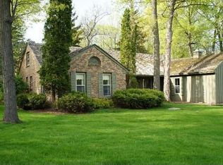 1060 Stoney Bridge Rd, Neenah, WI 54956