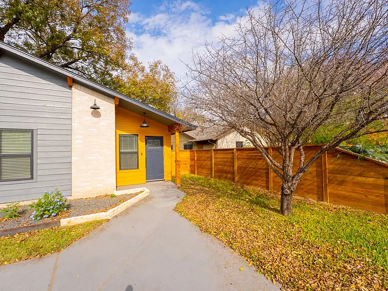 5702 Tracy Lynn Ln #B — Photo 2