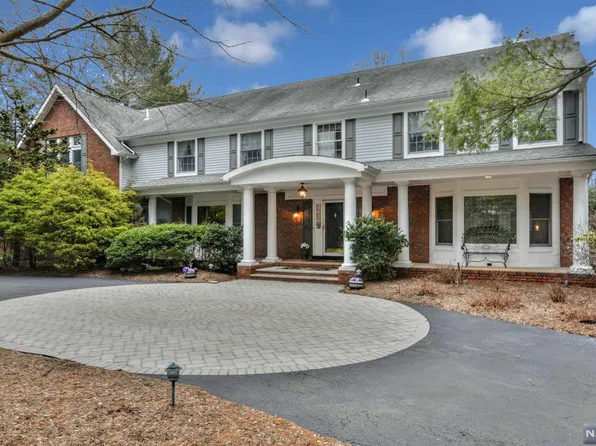 2 Westwind Ct, Saddle River, NJ 07458