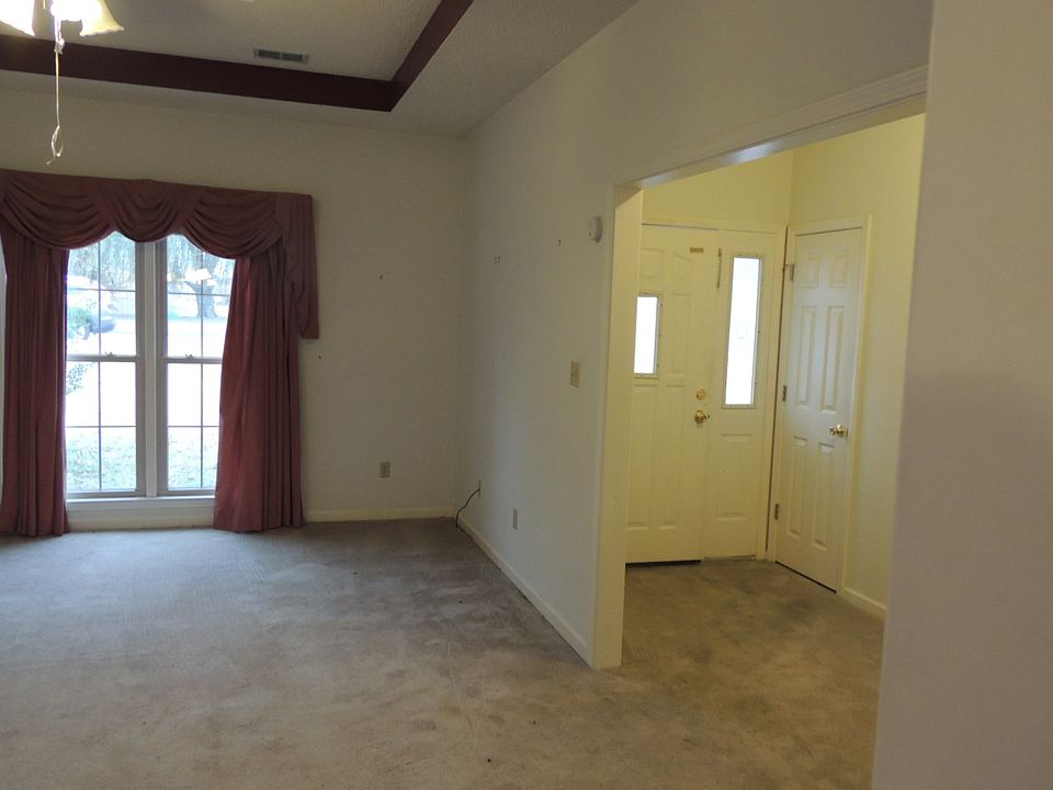 1st image of 2198 Oakmont Ave