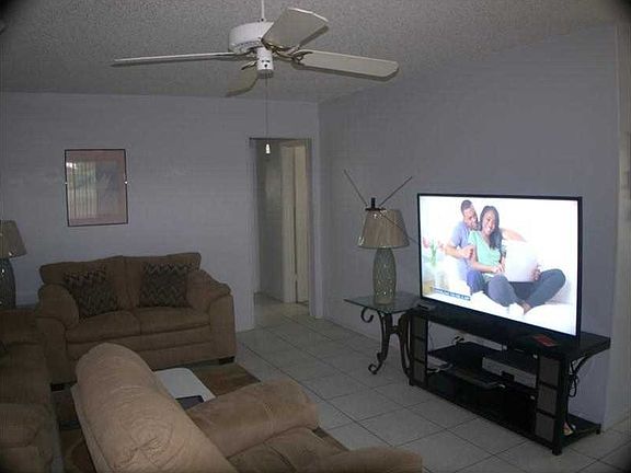 5th image of 1030 SW 11th St APT 11M