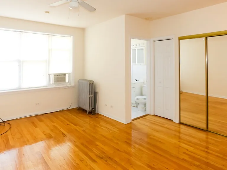 914 W Dakin St #13 — Photo 11