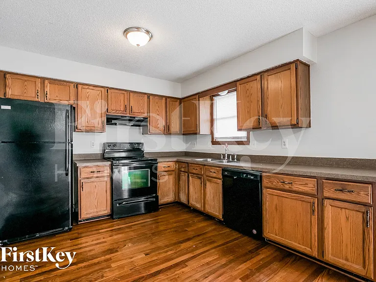 606 NE Park Cir — Photo 6