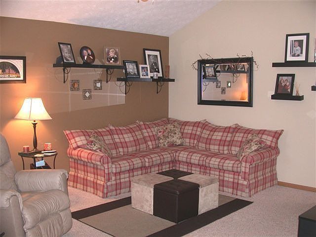 2nd image of 1521 Eastridge Ave