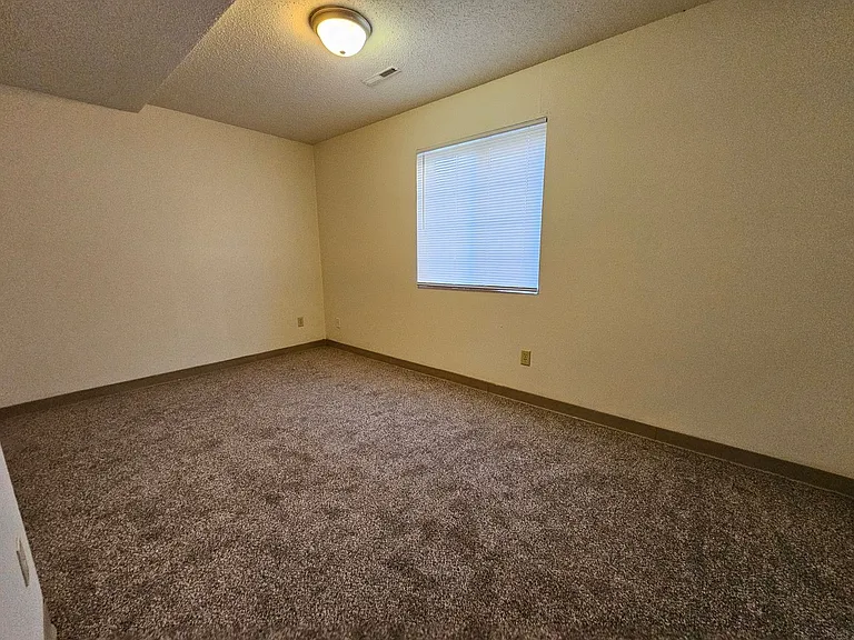 2470 Lakeside Dr — Photo 5