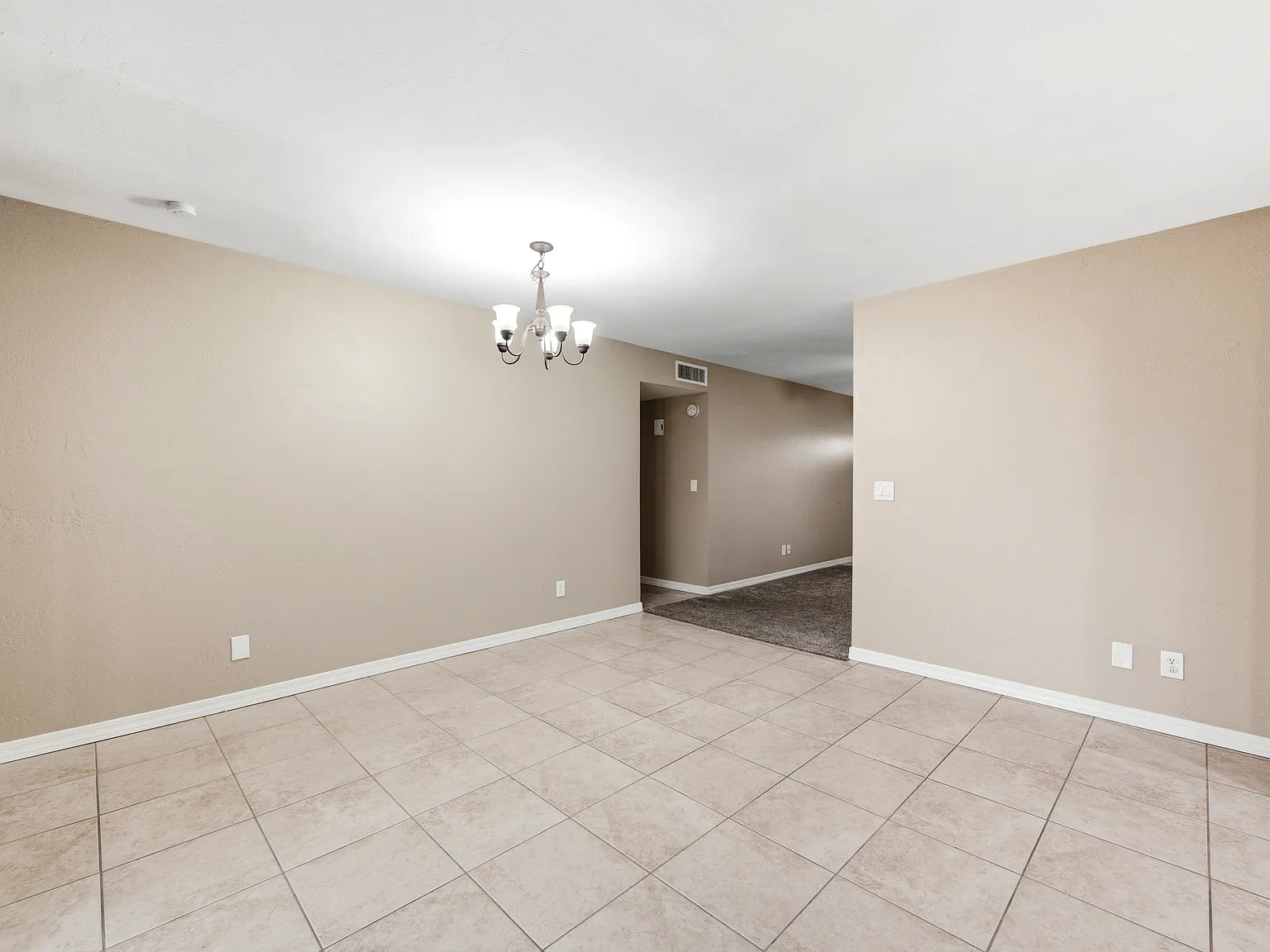 3 bed, 1596 sqft, $2,095 — Photo 2