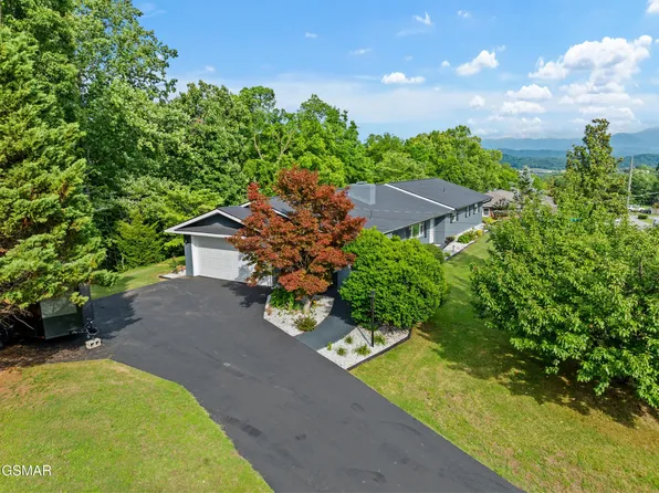 1103 Mayors Dr, Sevierville, TN 37862