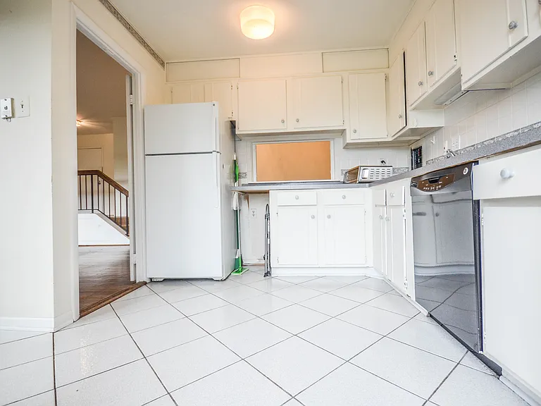 122 Roberts Ln #400 — Photo 9