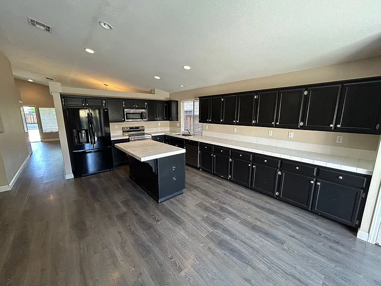 1145 Stonecrest Dr — Photo 6