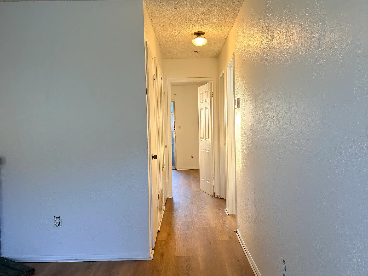 2 bed, 950 sqft, $2,300 — Photo 3