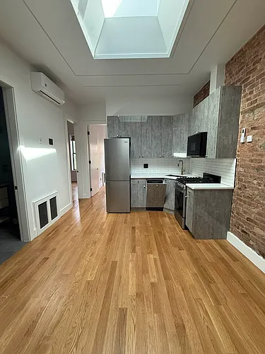 60-80 Catalpa Ave #2B Photo 1