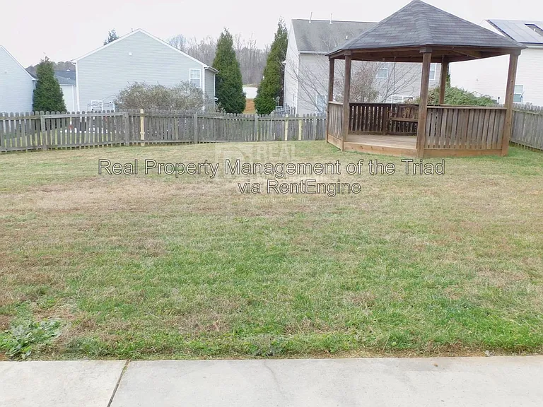 8 Rockport Ct — Photo 7