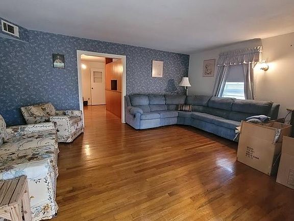 4th image of 7726 Walker St