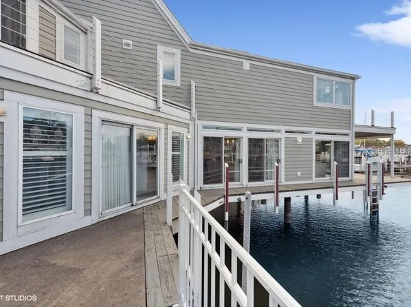 50 Harbor Isle Dr, New Buffalo, MI 49117