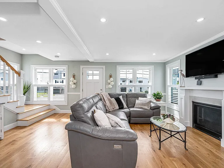 352 Portsmouth Ave — Photo 7