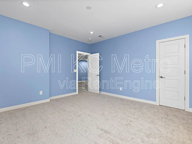 15708 Canterbury St — Photo 37