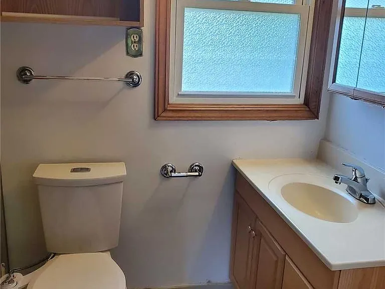 598 Middlewoods Dr — Photo 13