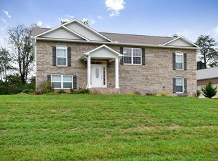 1310 Tomahawk Dr, Maryville, TN 37803