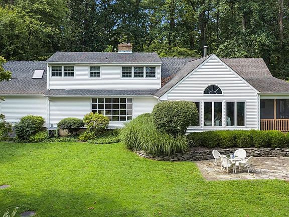 3rd image of 42 Harbourton Woodsville Rd