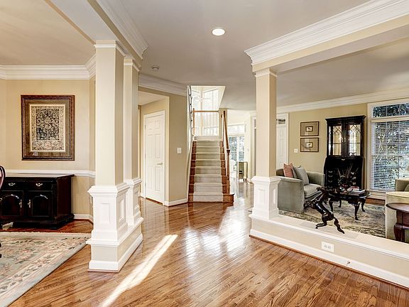 3rd image of 3849 Farrcroft Dr