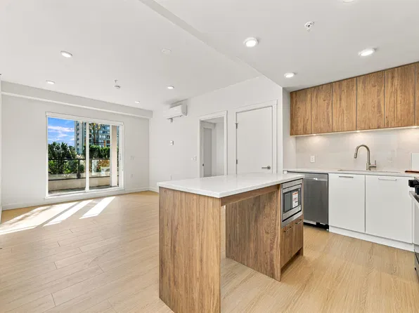 82 1st St #127, New Westminster, BC V3L 2G1