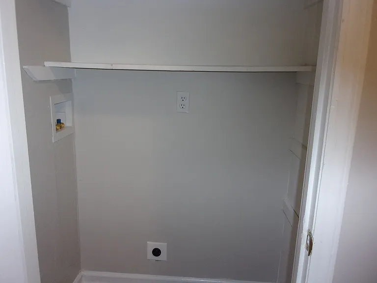 413 S Confederate Ave — Photo 10