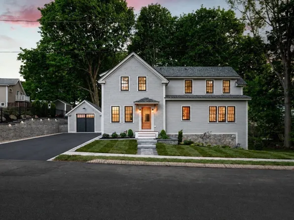 1 Stanley Ave, Newburyport, MA 01950