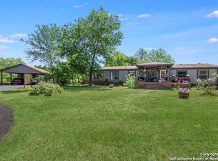 304 Misty Bnd, Floresville, TX 78114