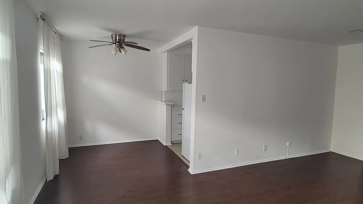 Building Photo - 11937 Kiowa Ave #2