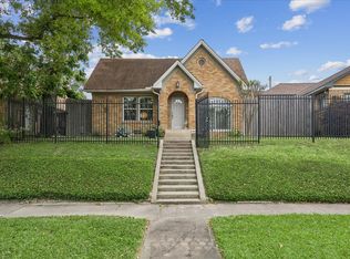 2108 White Oak Dr, Houston, TX 77009