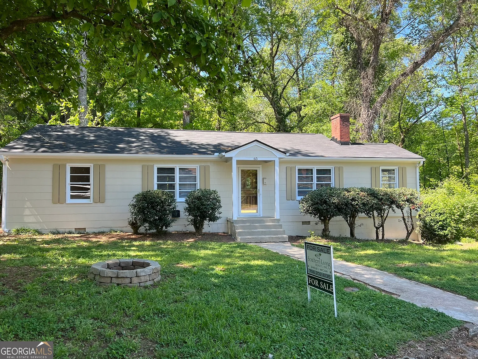 65 Jefferson Cir photo 1