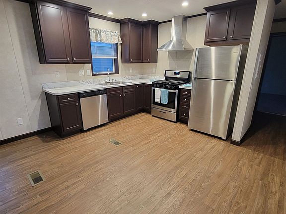 3rd image of 833 E Duke St Lot 107