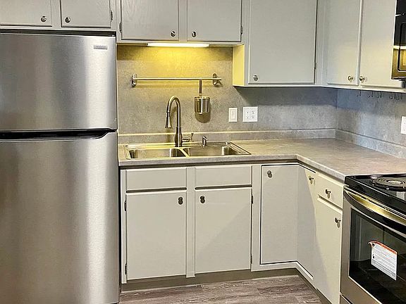 4th image of 50 Barclay Dr Unit 4