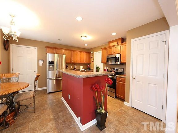 5th image of 168 Adrian St