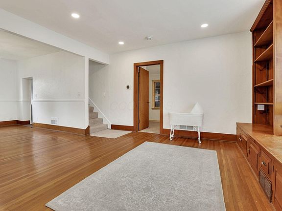 5th image of 426 W 6th St