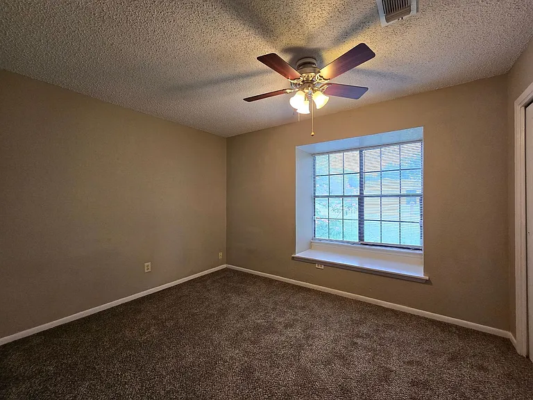 1710 Joy Dr — Photo 18