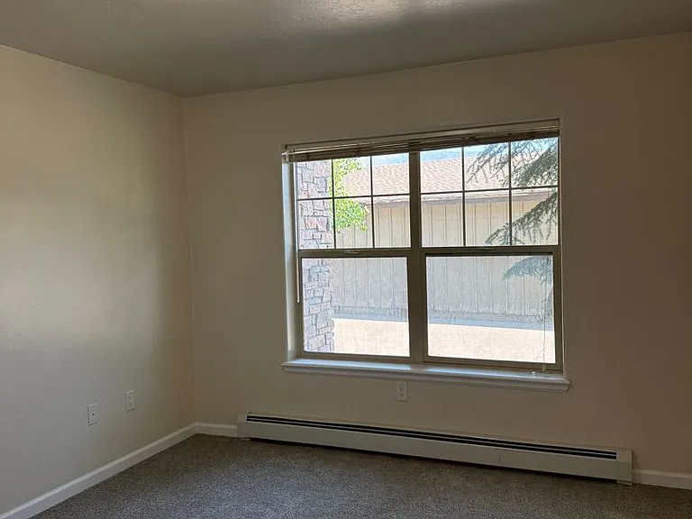52 Commons Cir — Photo 12