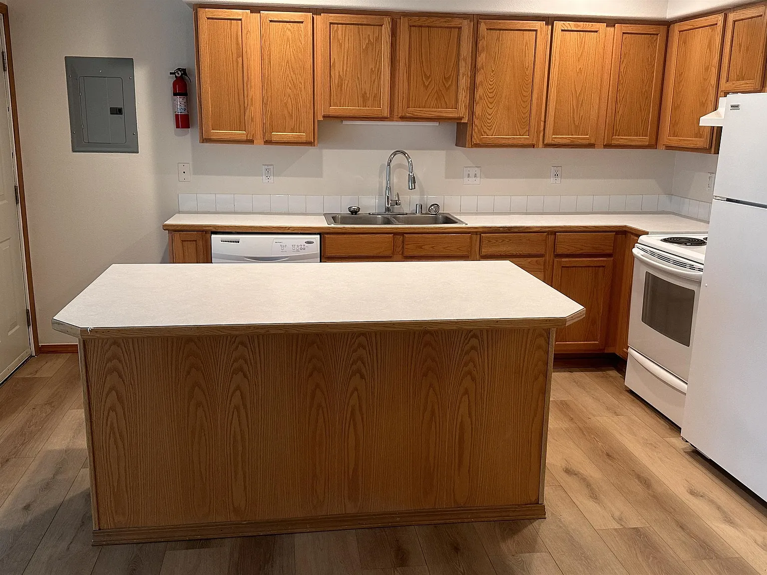 1310 S Skyline Dr — Photo 3