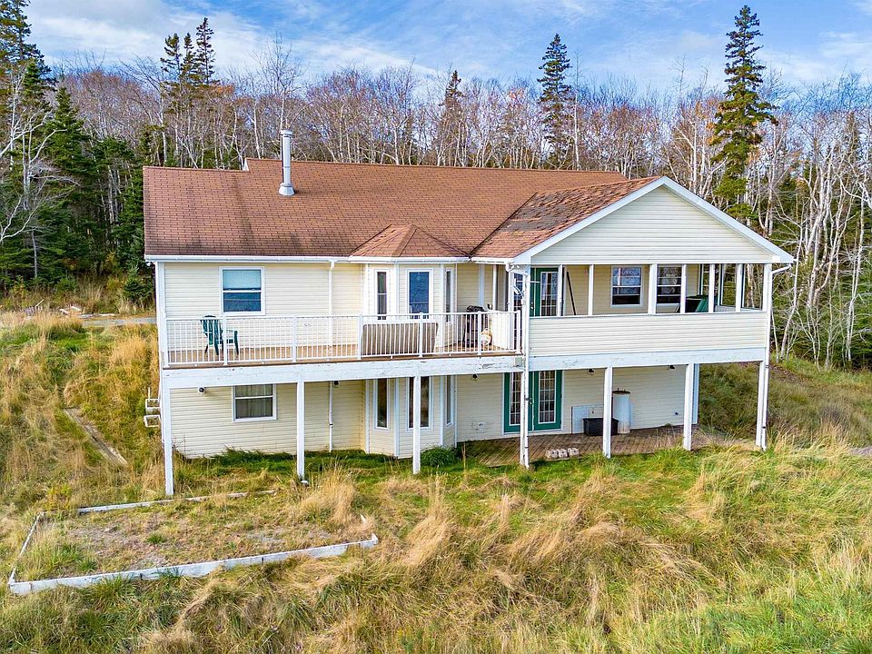 1st image of 225 Maple Dr