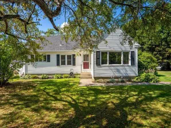 126 Readfield Road, Manchester, ME 04351