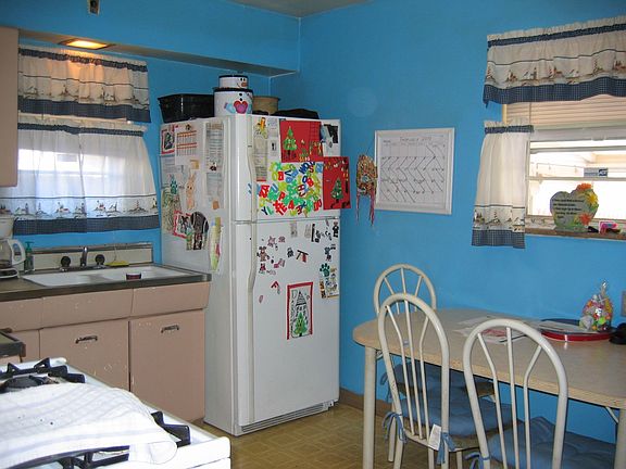 Kitchen w/eating space