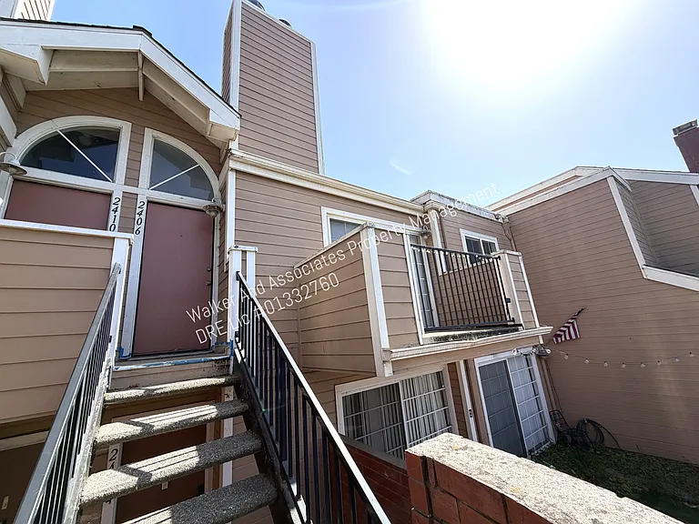 2406 Village Grn — Photo 3